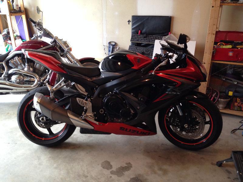 Suzuki GSXR 750 (stock or extras available)