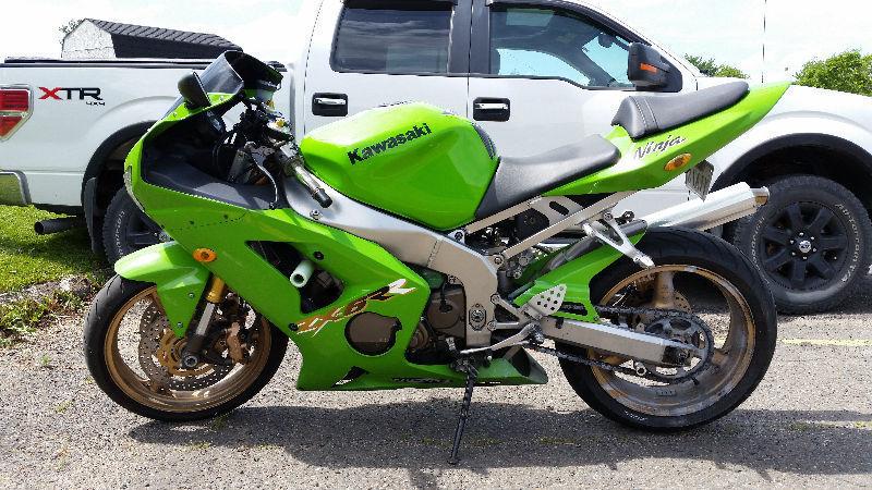 $3000 = 2003 Kawasaki Ninja ZX6RR limited edition + 2 helmets