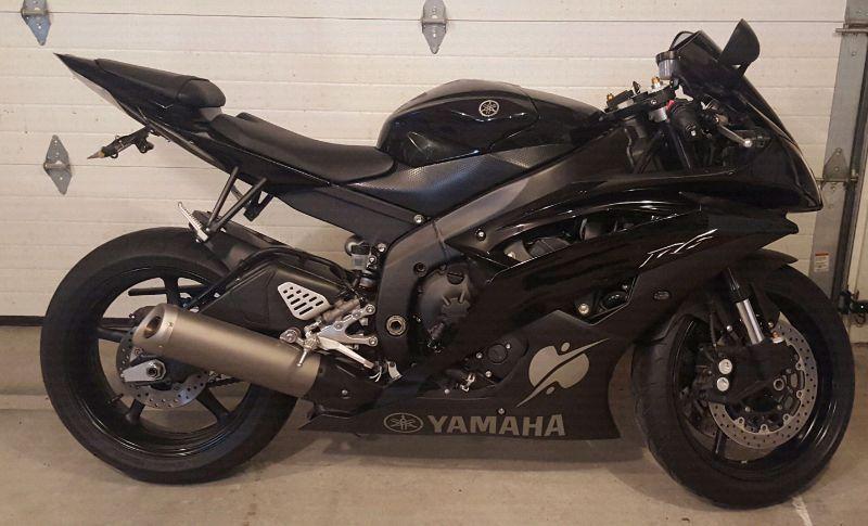 2011 YAMAHA R6 with 1683 km