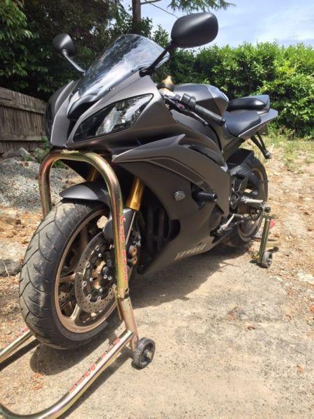 2014 MINT CONDITION Yamaha R6 A MUST SEE BIKE!!!!