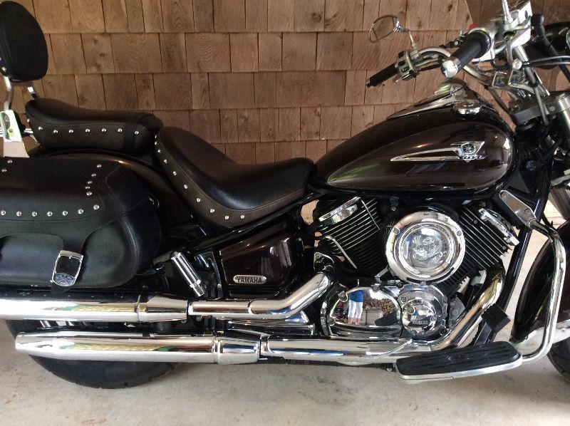 YAMAHA V STAR 1100 LOADED MINT CONDITION MUST SEE BIKE
