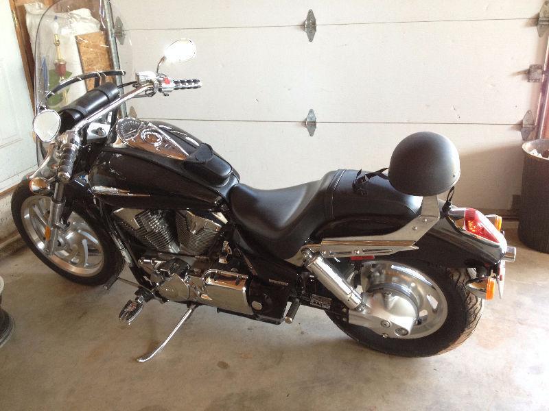 2006 vtx 1300c like new