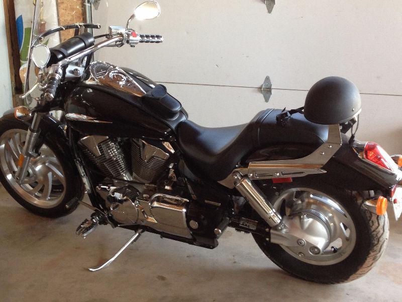 2006 vtx 1300c like new