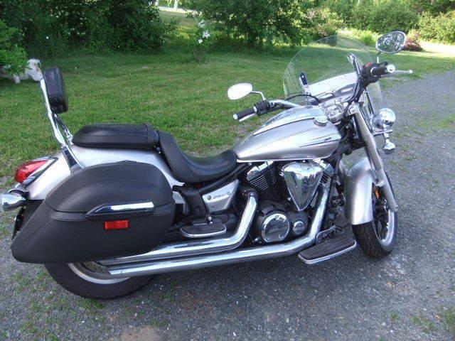 2009 Yamaha V-Star 950 & Suzuki Boulevard, S 40