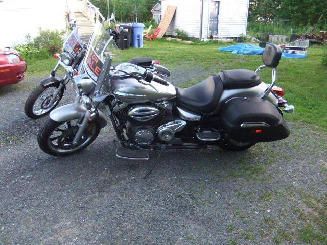 2009 Yamaha V-Star 950 & Suzuki Boulevard, S 40