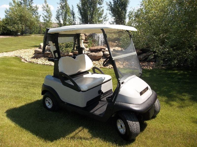 PRESEDENT MODEL CLUB CAR GOLF CART with charger