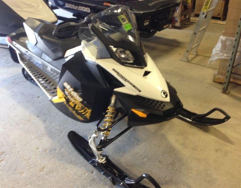 2011 Ski-Doo MXZ 600 E-Tec - Electric Start and Re