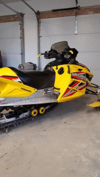 05 SkiDoo MXZ Adrenaline 600