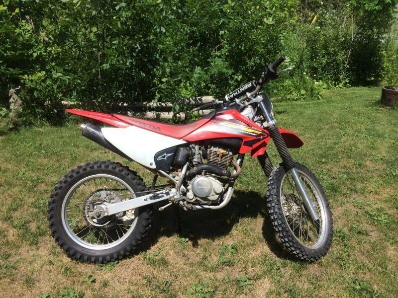 Selling honda crf 230 Dirt bike