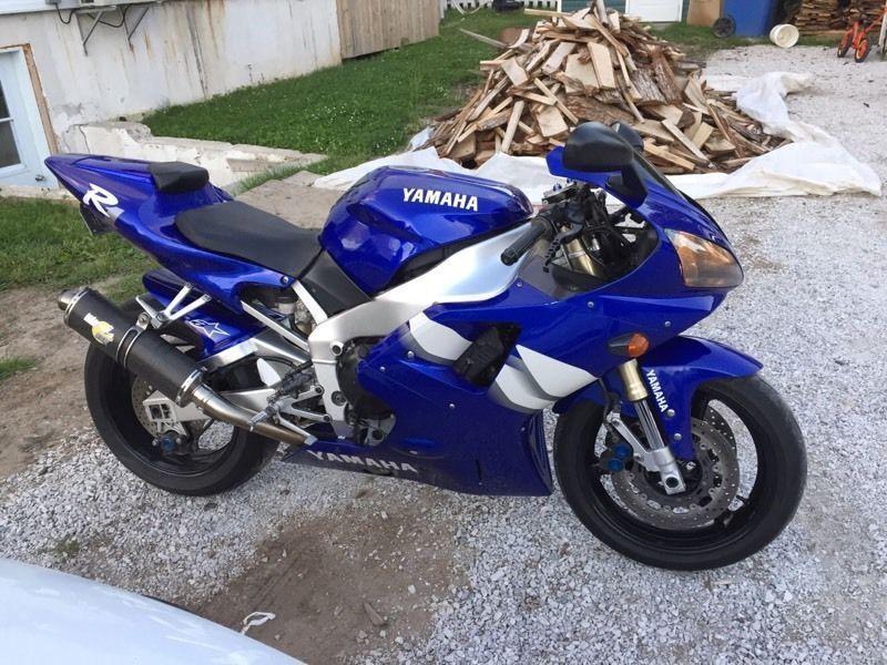 YAMAHA R1 ! 2500$OU ÉCHANGE