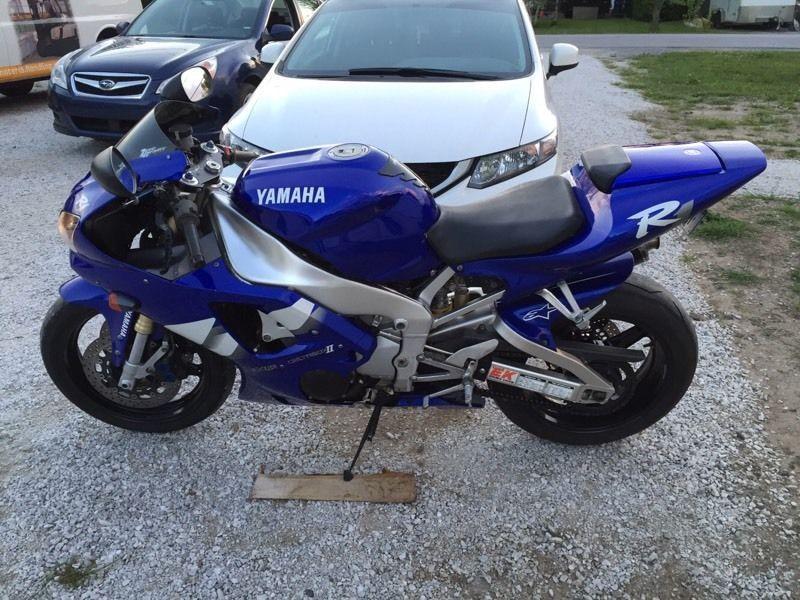 YAMAHA R1 ! 2500$OU ÉCHANGE