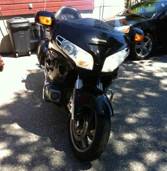 Honda gold wing 2001 parfaite condition! Faut voir