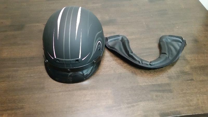 GMax GM35 Fully Dressed Half Helmet