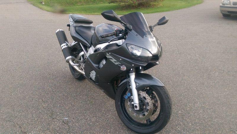 2000 Yamaha R6