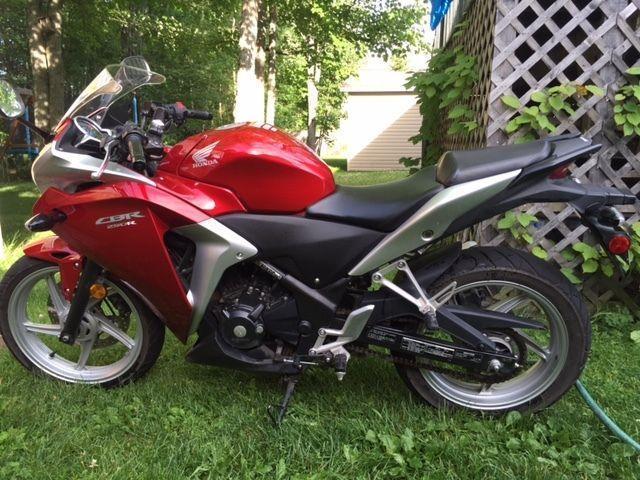 2011 Honda CBR 250 - Excellent Condition, Low Mileage