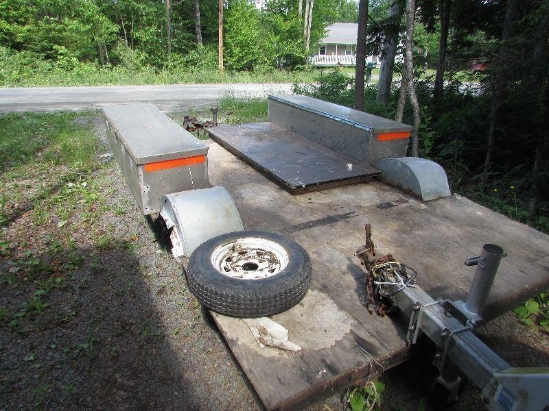 Trailer frame with floor deck and side boxes