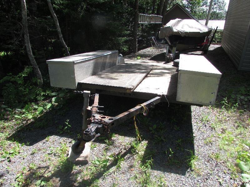 Trailer frame with floor deck and side boxes