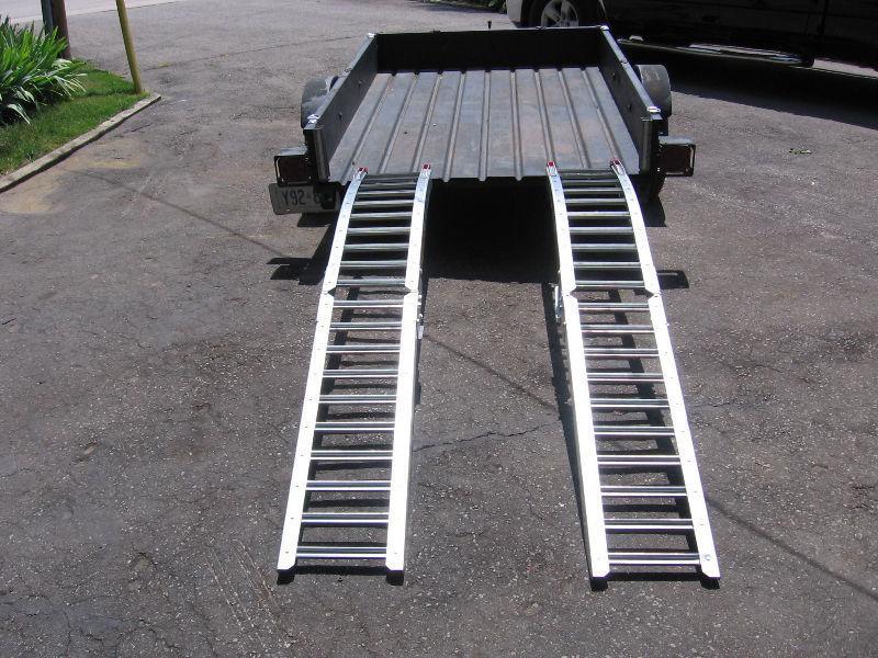 1400 lb capacity folding loading ramps