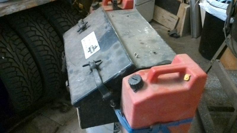 2010 RZR STORAGE BOX AND GAS CANS