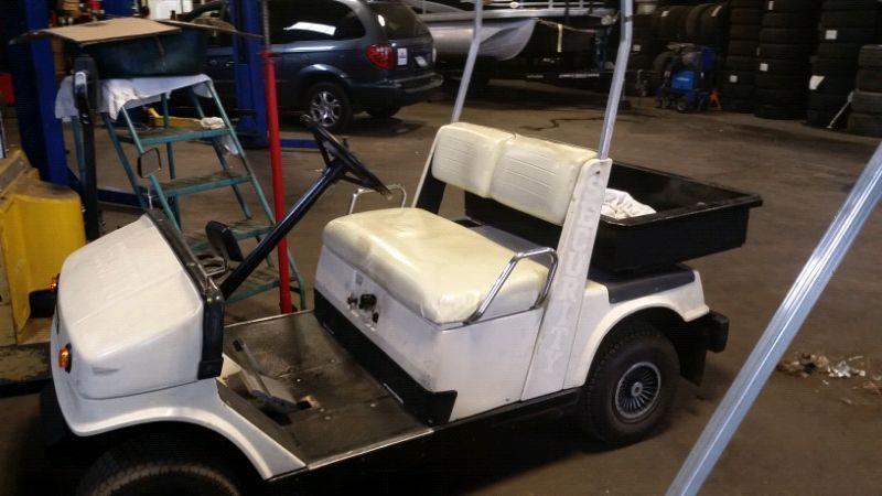 2 golf cars in working condition 2500 for both