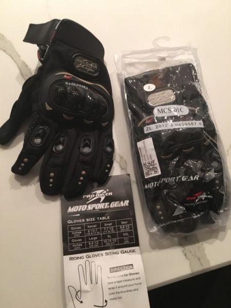 Motorcycle gloves brand new in package - never worn Large