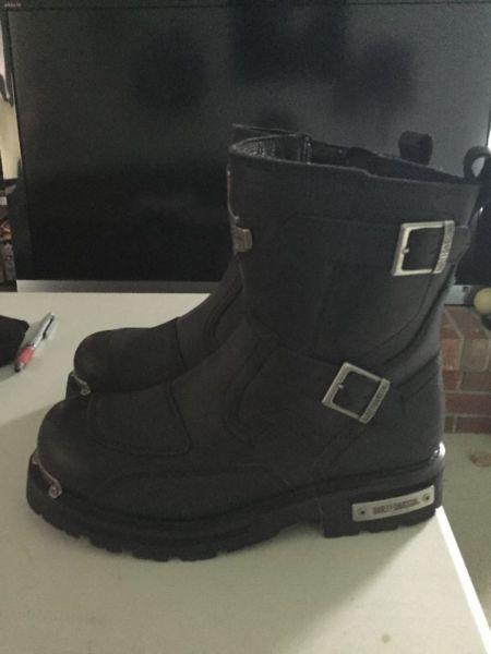 New HD Manifold Boots Men's Size 9
