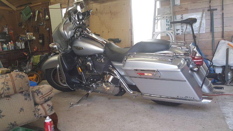 Selling 2004 Harley Davidson Road King Custom