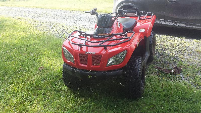 Low km, like new artic cat 400