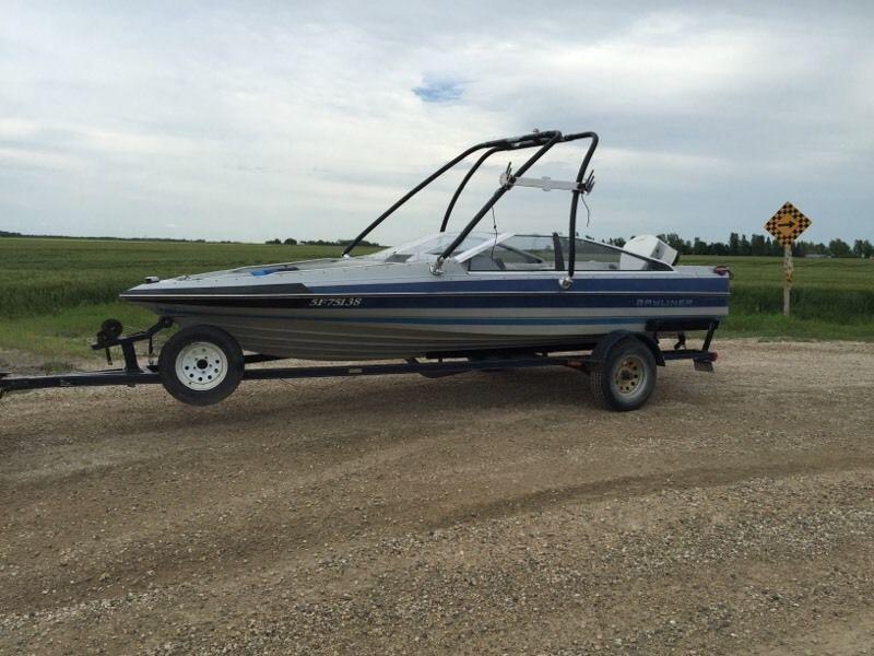 1989 Bayliner 18' Capri with 135hp Johnson trades welcome