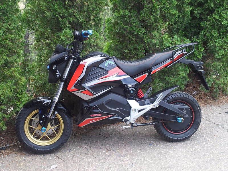 Brand new electric motorcycle/scooter 72v 2000w+2 helmets.NO TAX
