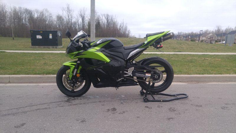 2009 Honda Cbr 600rr (Two brothers Exhaust)