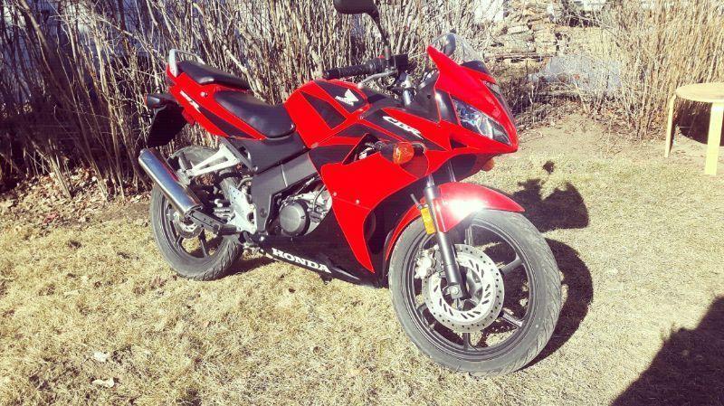 Cbr125 Honda. 2008 less then 2000 kms