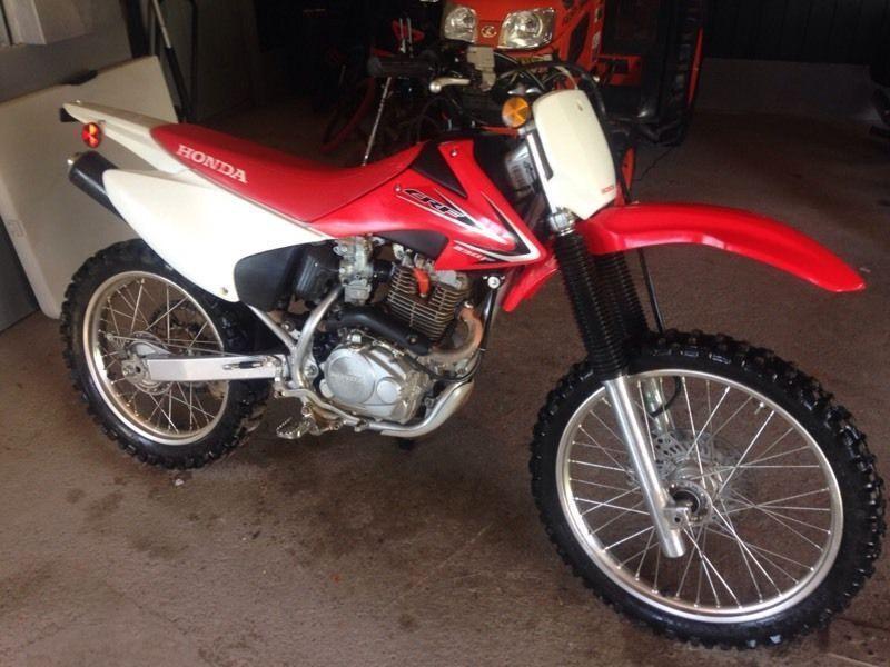 Moto Honda crf230f ,2012 comme neuf