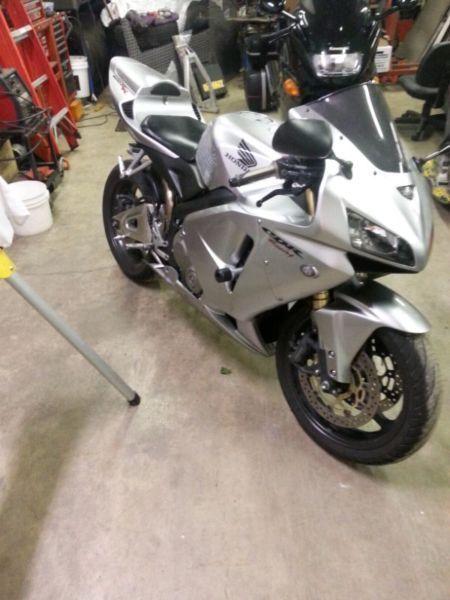 Wanted: Looking for silver fairing 06 600rr