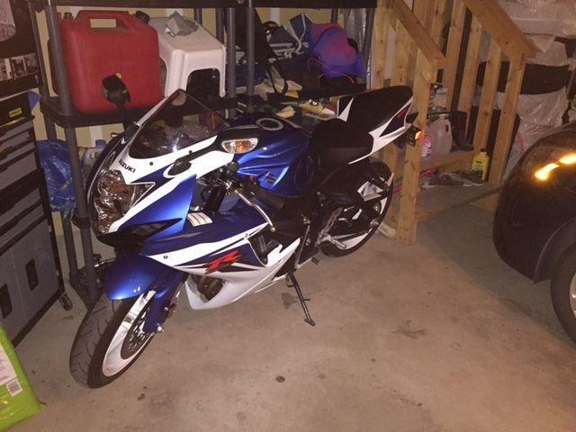 2012 GSX-R 600 - NEED GONE - Only 2600kms and comes with stand