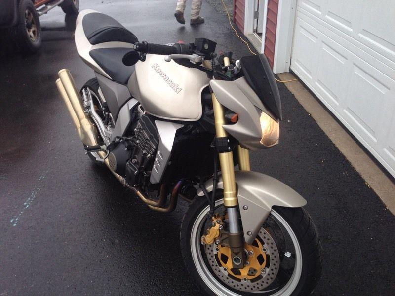 2005 Kawasaki Z1000, low km, excellent condition!