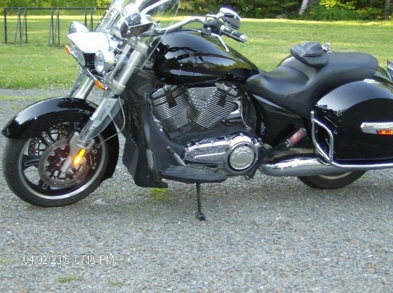 for sale rare 2011 victory cross roads bagger 6 speed