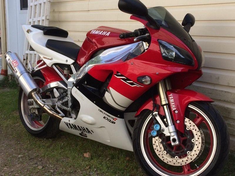 R1 56000km 2300$