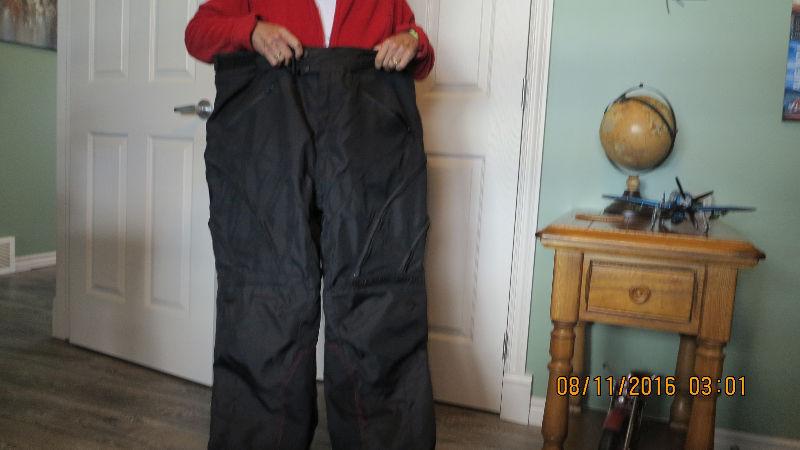 riding pants with knee protectors