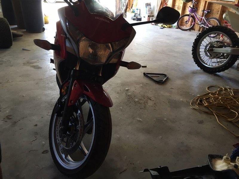 2012 cbr 250r 2500$