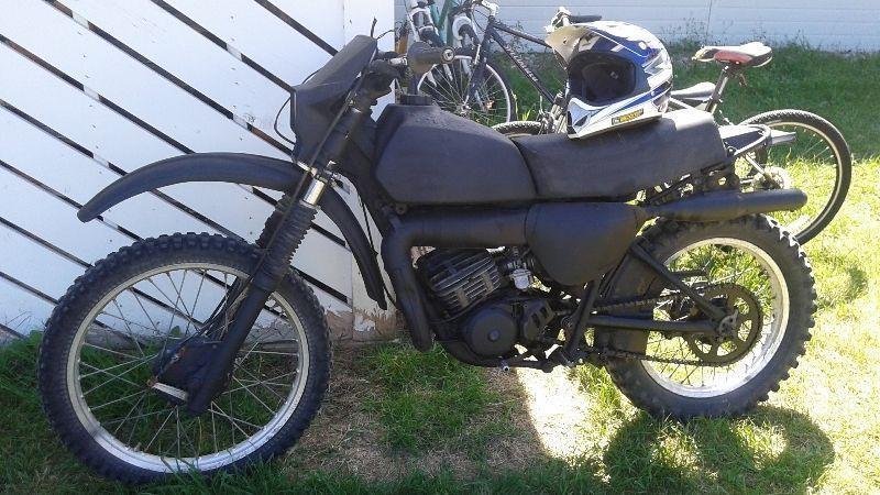 Yamaha it 175 two stroke.needs works but runs and drives