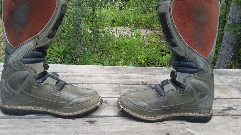 THOR dirt bike boots