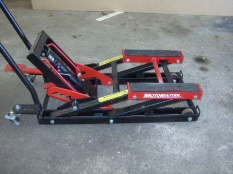Motorcycle hoist