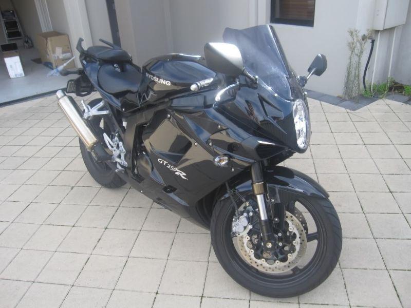Great starter motorbike for sale. Hyosung GT250r