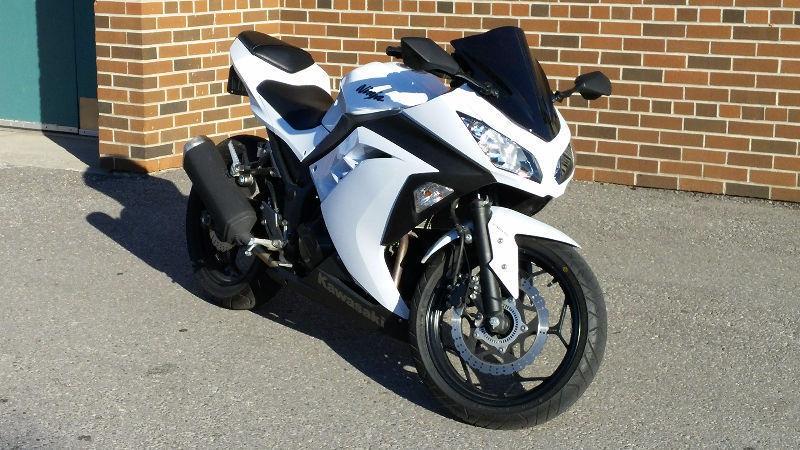 2014 Pearl White Ninja 300 ABS - With Safety