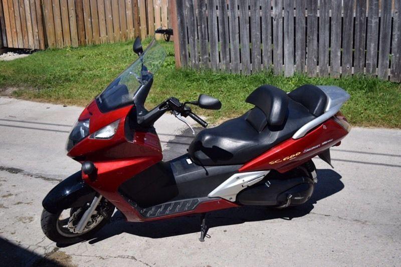 Honda Silver Wing 600 - highway scooter