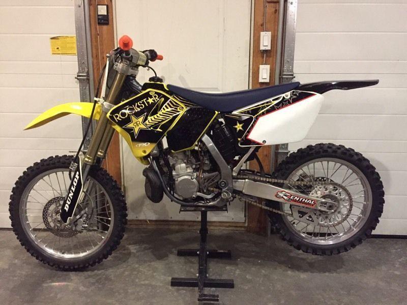 2007 Rm250 2 STROKE, VERY CLEAN LOW HOURS!!