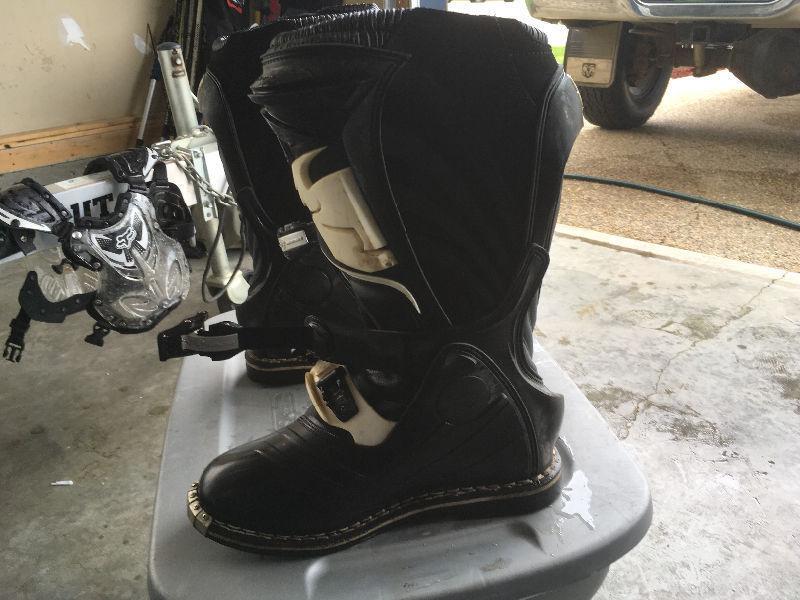SIZE 11 MEN'S THOR DIRTBIKE BOOTS