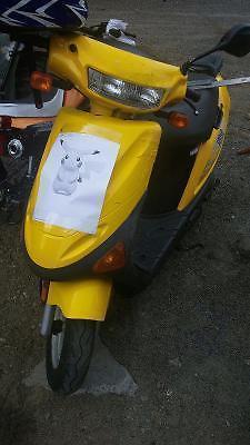 Scooter a vendre va tres bien