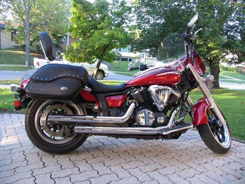 YAMAHA 950 VSTAR WITH 1040 KMS IN (MINT) SHAPE